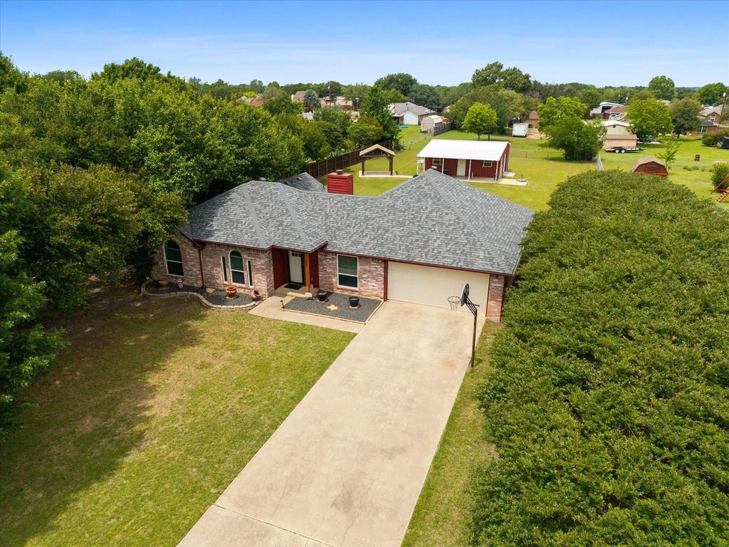 303 Anita Lane, Waxahachie