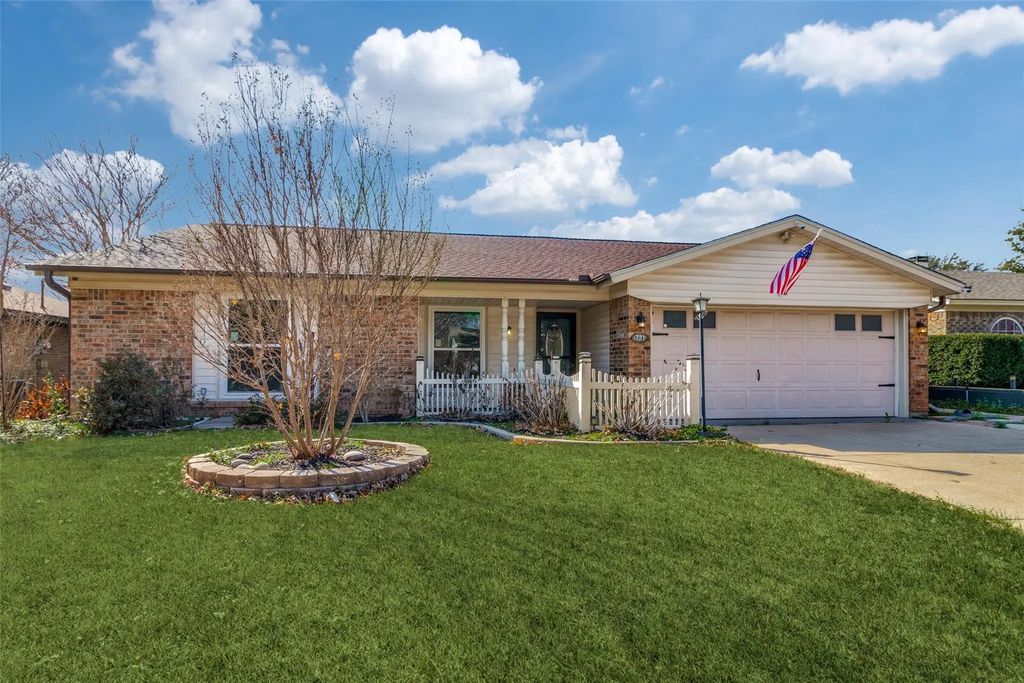721 Nw Ann Lois Lane, Burleson