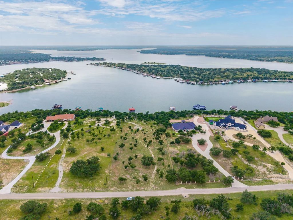 977 Deepwater Road, Brownwood