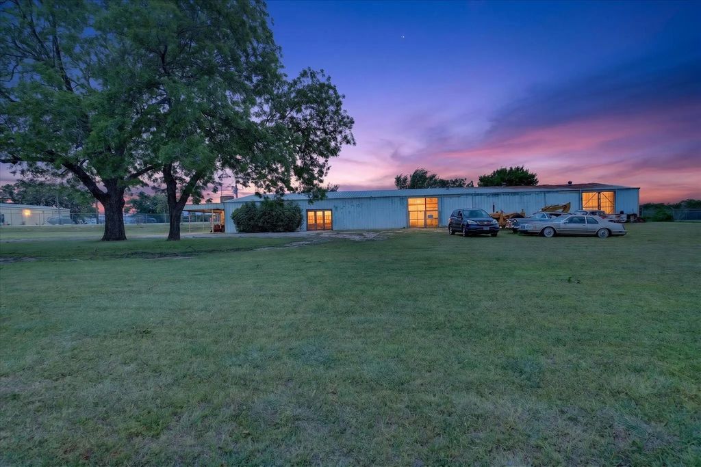 1092 W Highway 199, Springtown