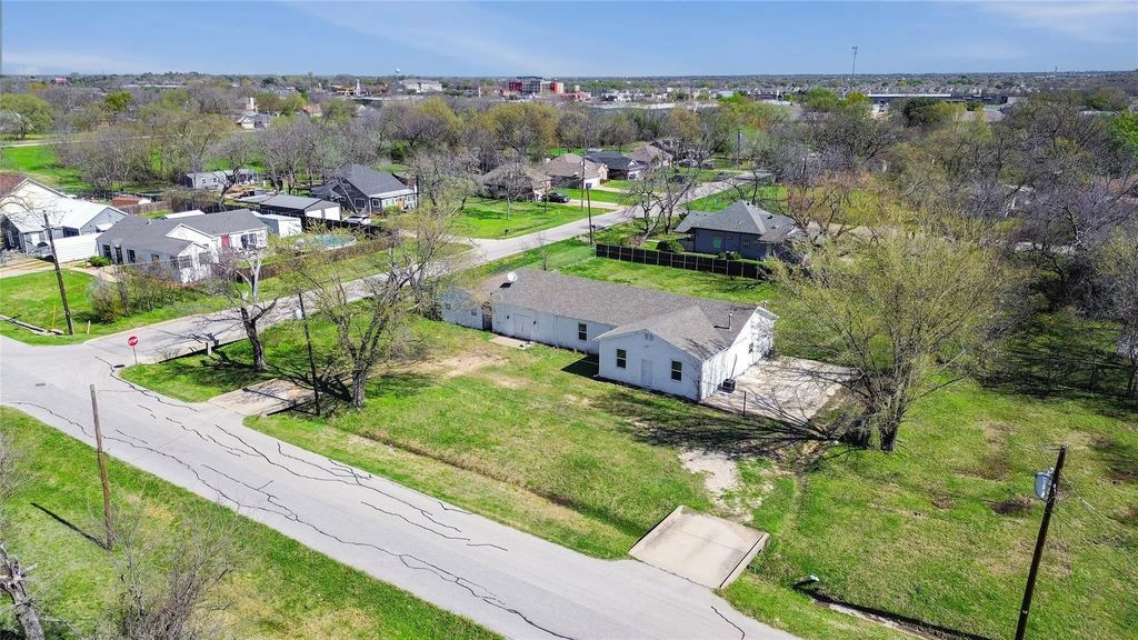 401 E Buffalo Street, Forney