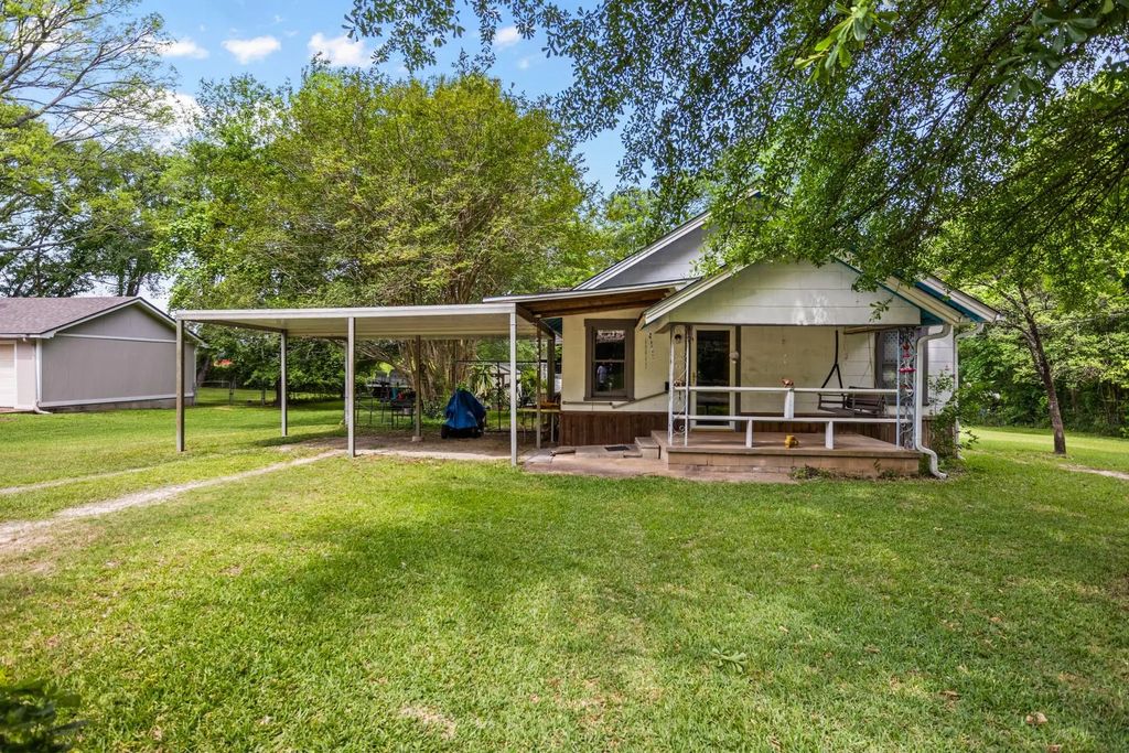 103 S Sun Camp Road, White Oak
