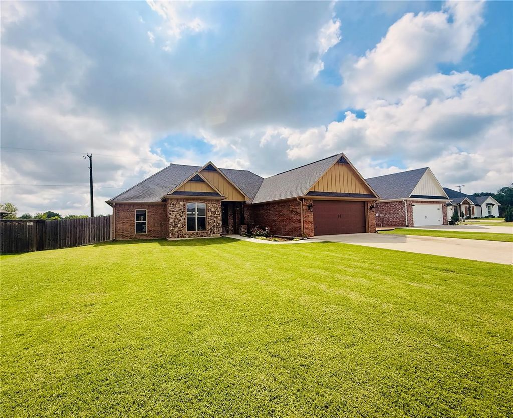 330 Koby Circle, Sulphur Springs