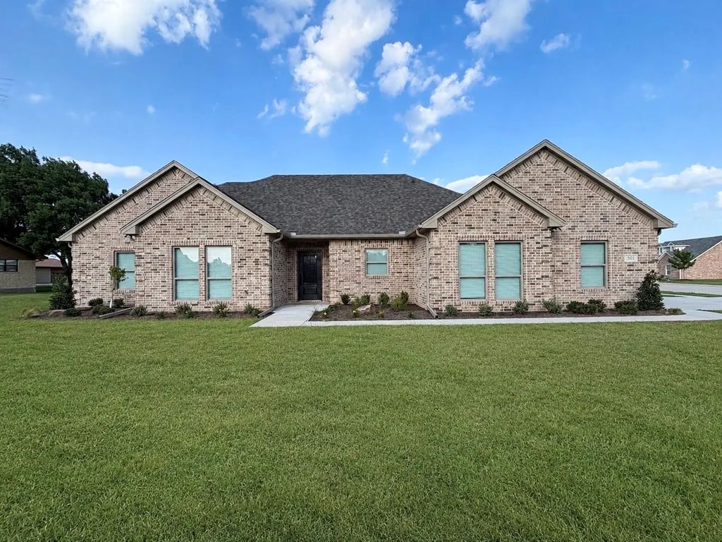 501 John Jr Drive, Lindsay
