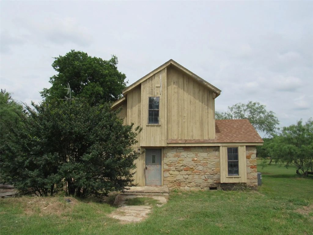 138 Private Road 227, Whitney