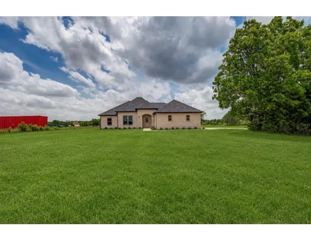 3712 County Road 1102, Celeste