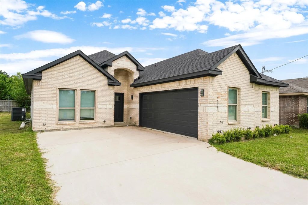 505 Melody Circle, Kaufman