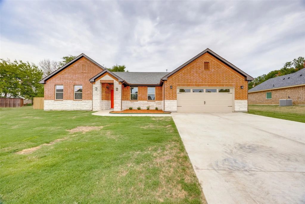 1704 Kings Lane, Commerce