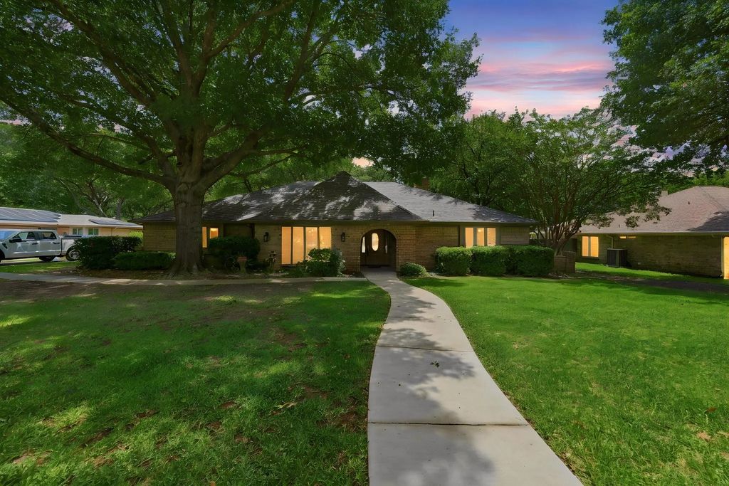 12008 Saddlehorn Lane, Mansfield