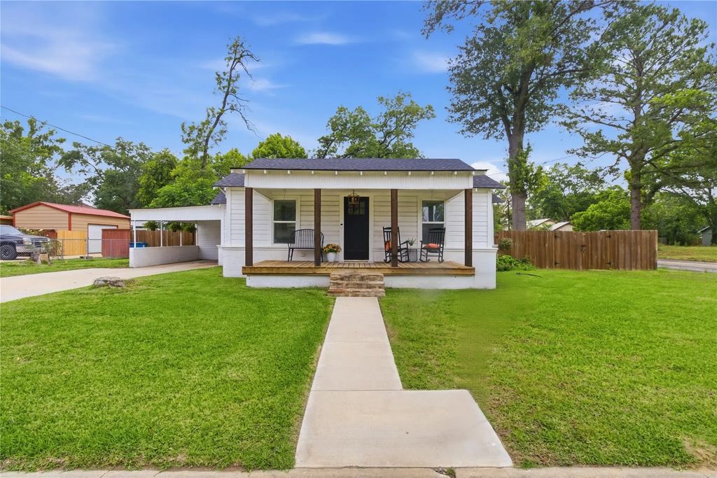 307 Locust Street, Winnsboro