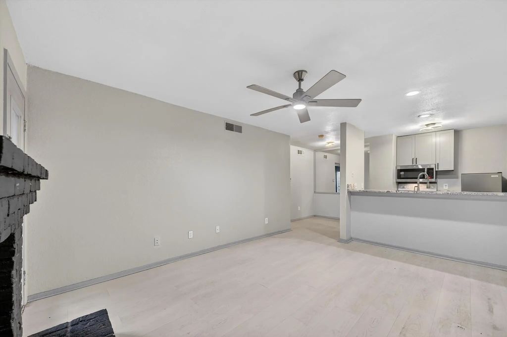 1810 N Garrett Avenue 124, Dallas