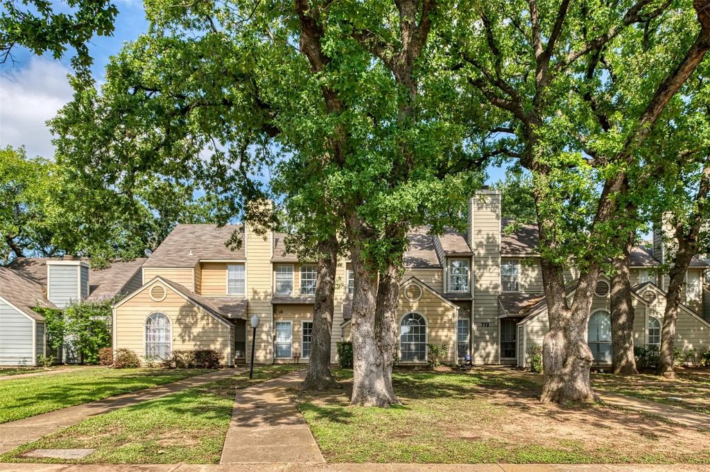 714 Bel Aire Crest, Irving