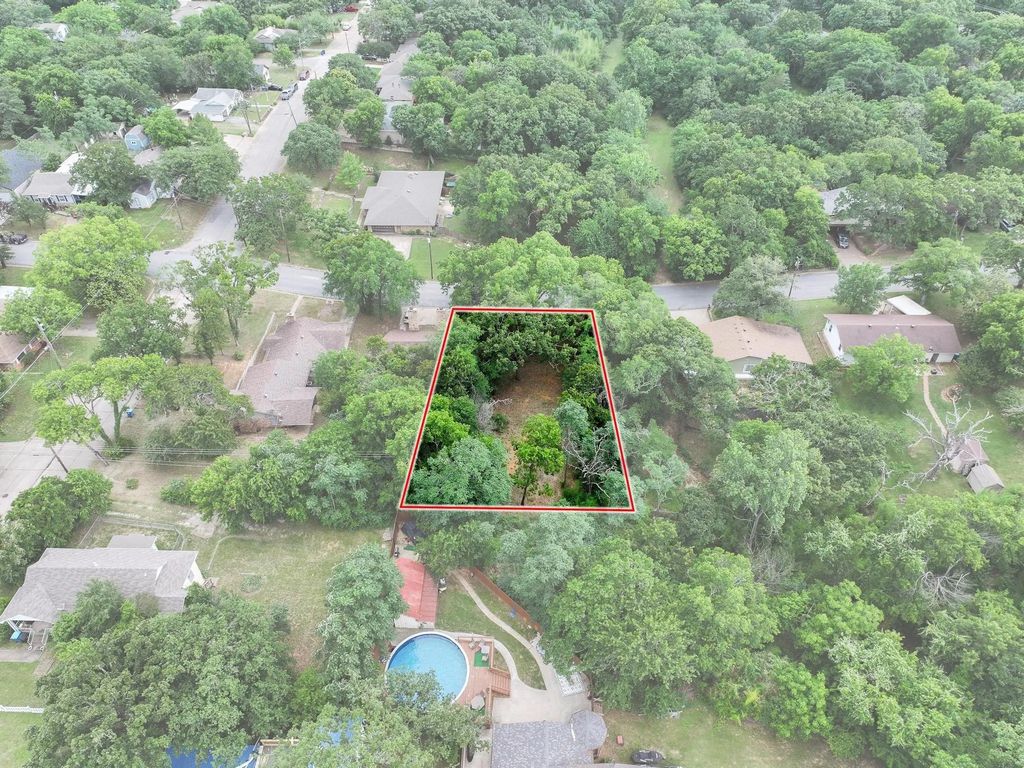 1213 W Texas Street, Denison