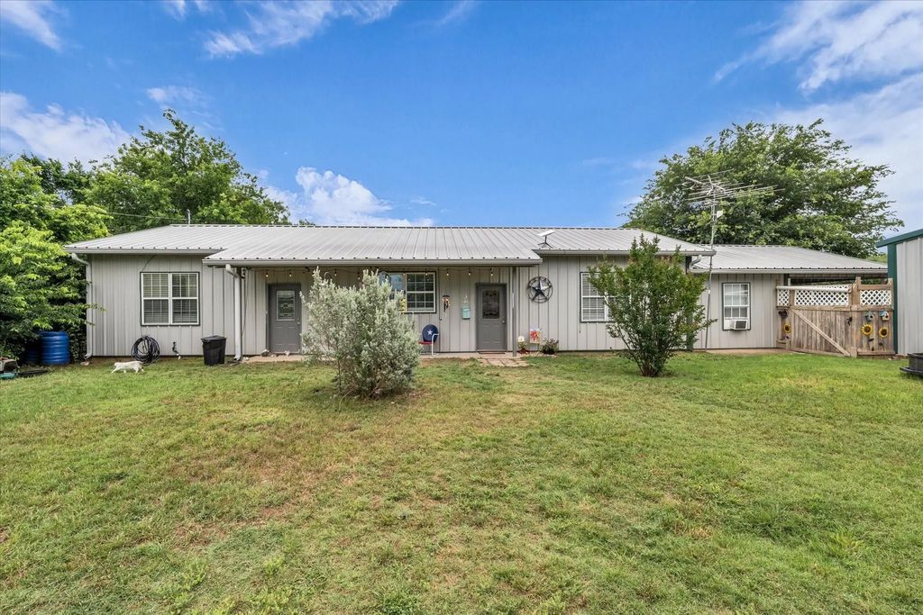 173 County Road 3465, Clifton