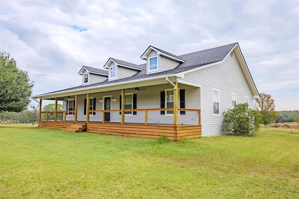 5300 N Hwy 37, Winnsboro