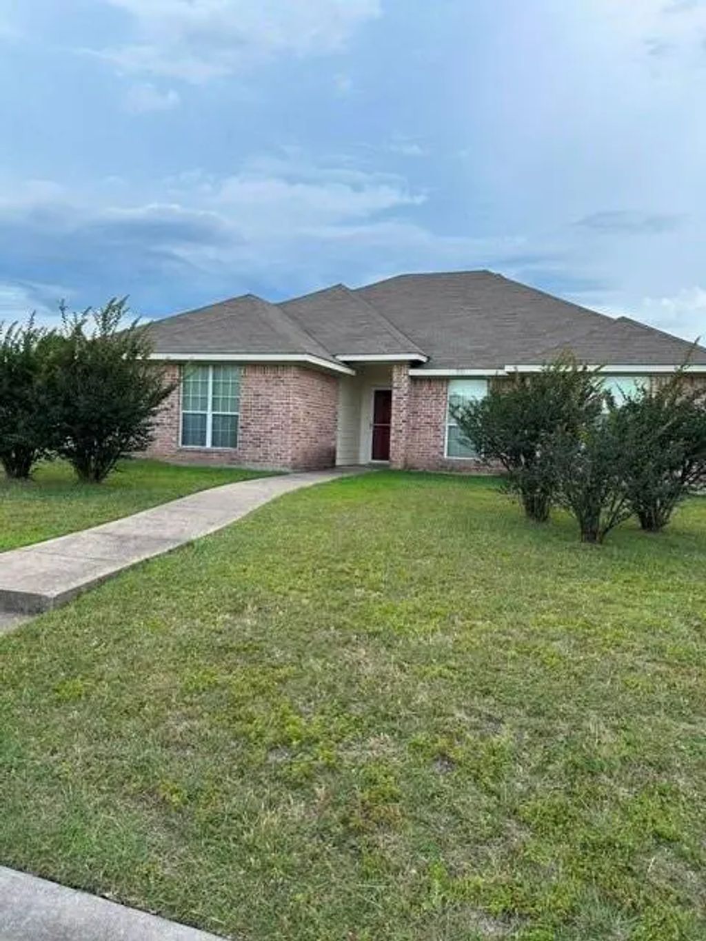 201 Wildcat Drive, Lacy Lakeview
