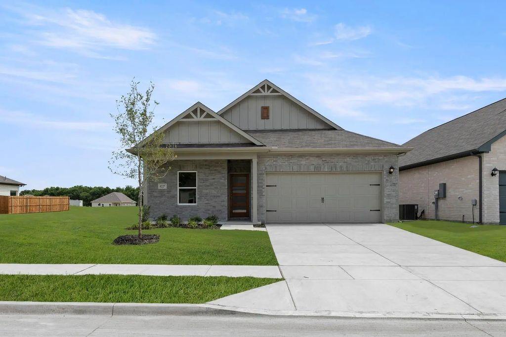 1227 Anderson Drive, Trenton