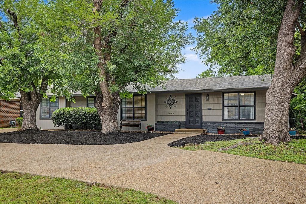 3644 W Seminary Drive, Fort Worth