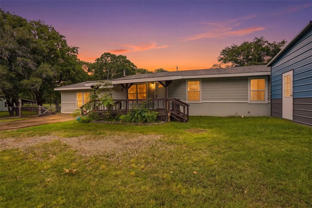 1724 E Crestway Drive, West Tawakoni