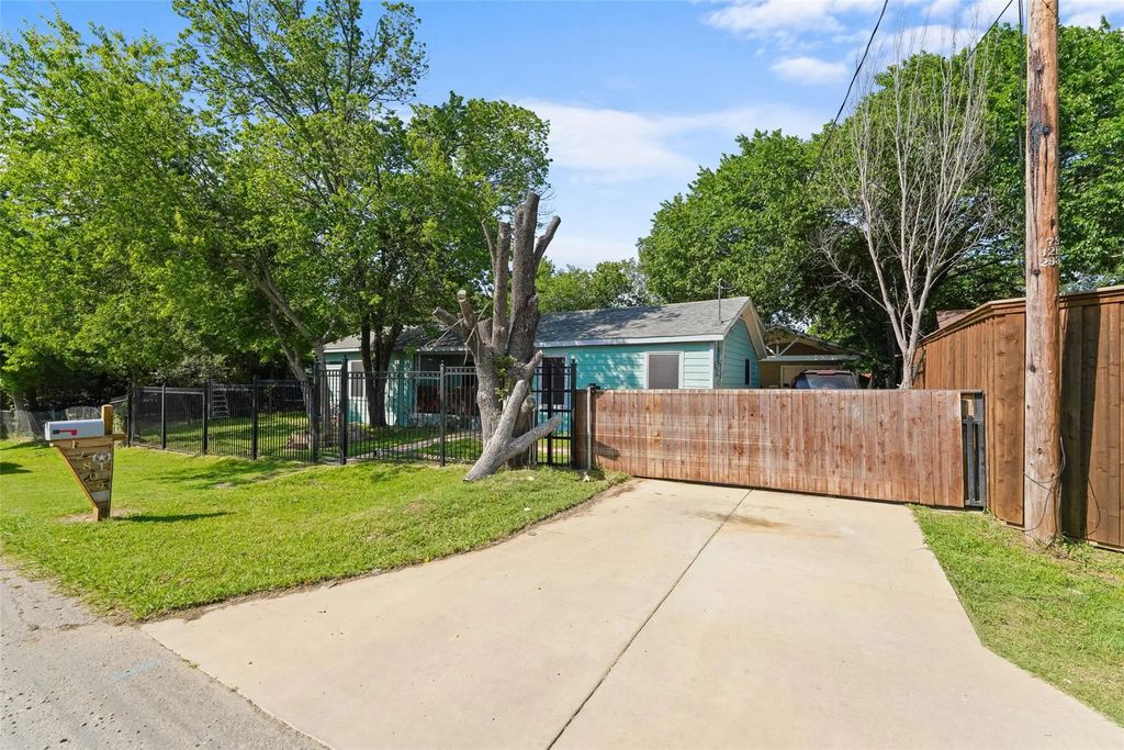 12809 Sultana Street, Dallas