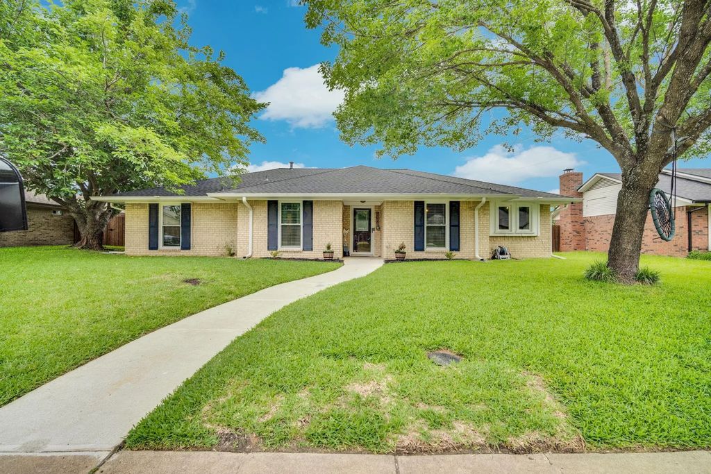 308 Buffalo Creek Drive, Waxahachie