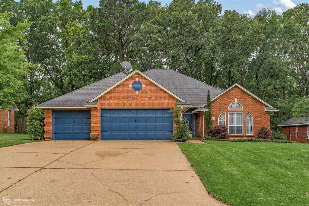 210 Country Club Drive, Benton