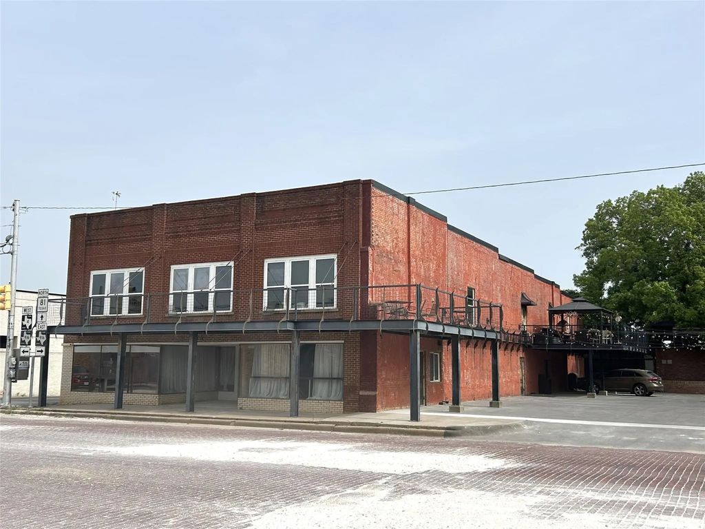 301 E Criner Street 2, Grandview