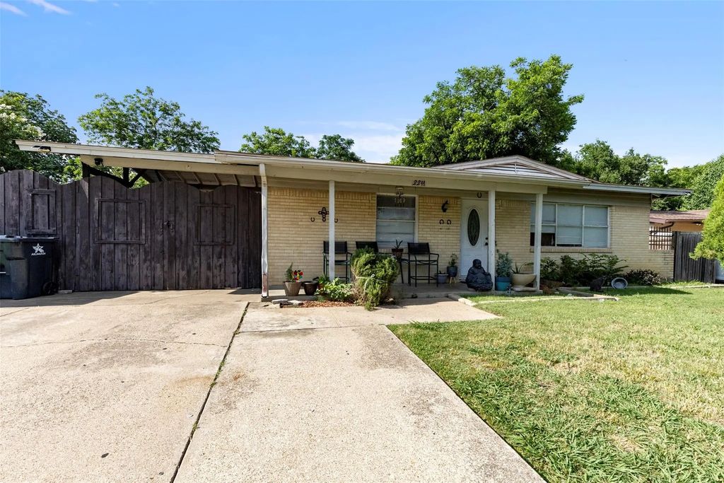 2211 Cloverdale Street, Arlington