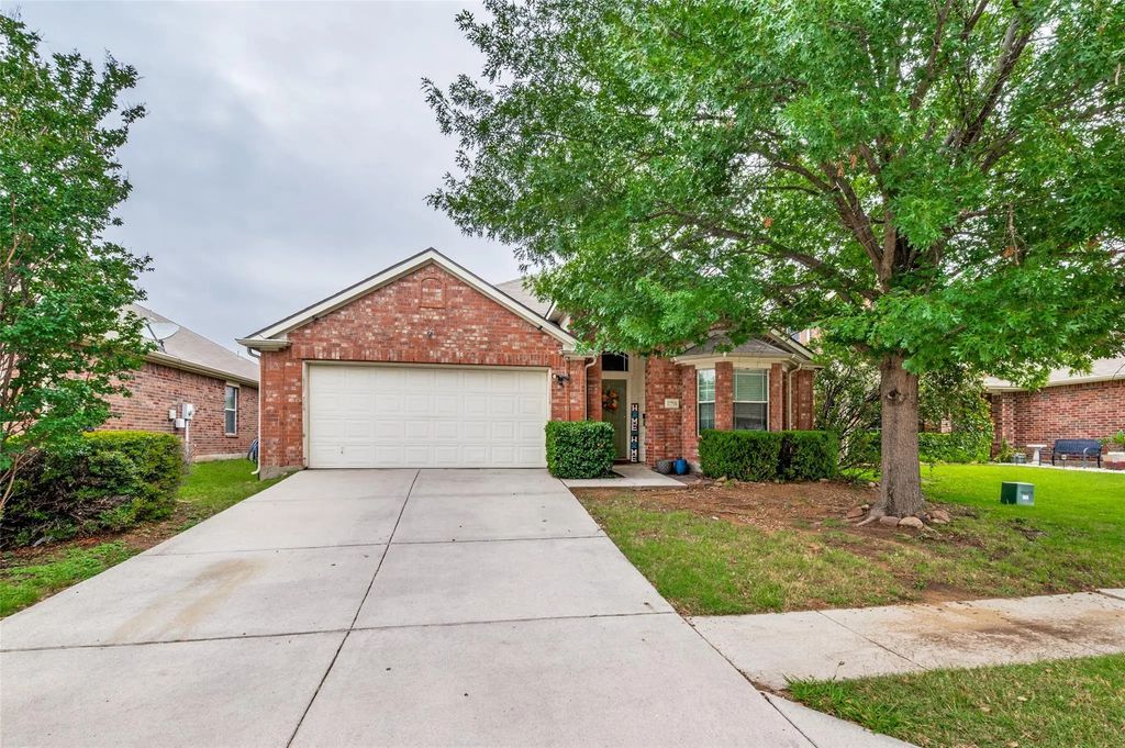 8701 Wagon Trail, Cross Roads