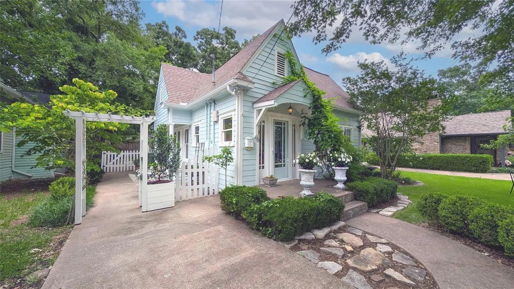 1106 Tucker Street, McKinney