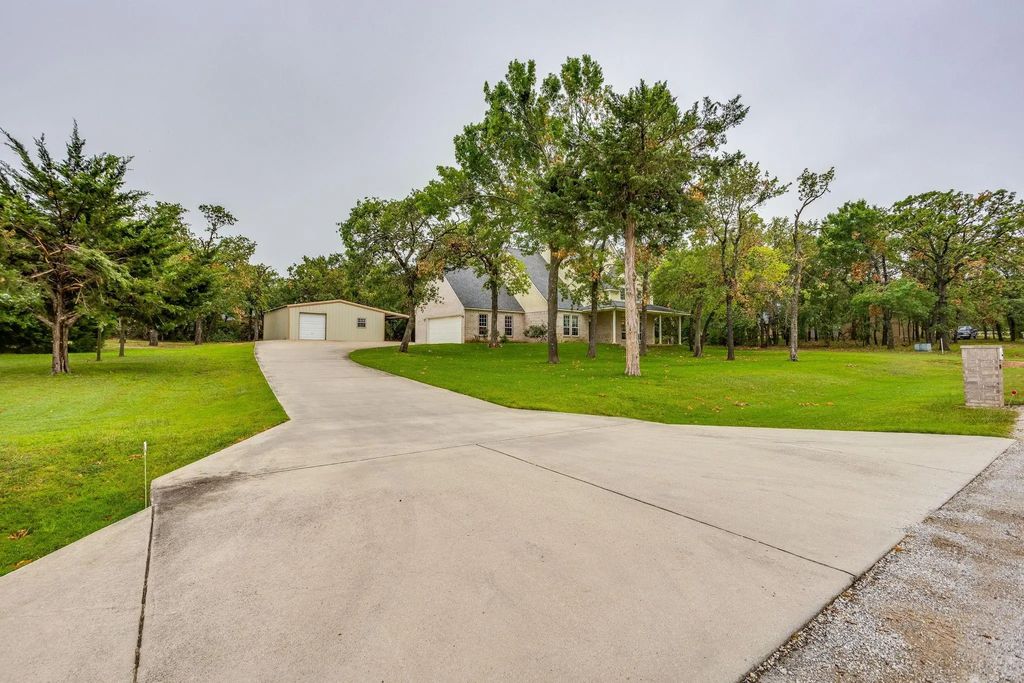 263 Oak Creek Circle, Springtown
