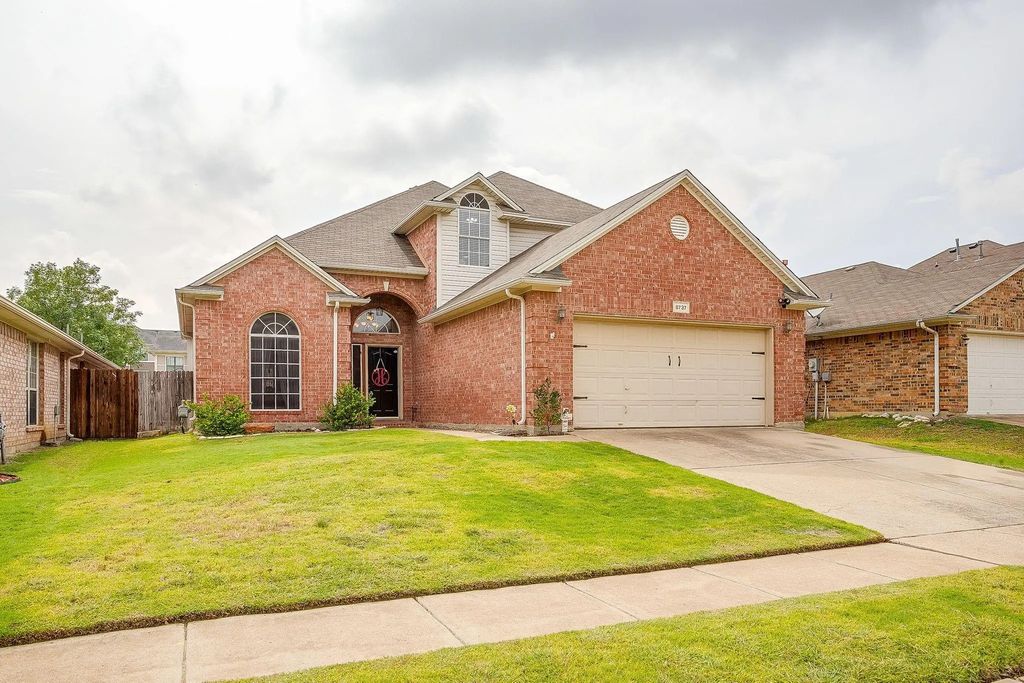8737 Sunset Trace Drive, Fort Worth
