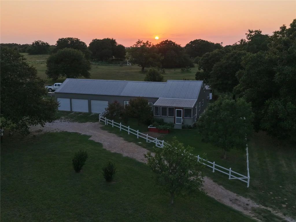 1166 County Road 403, Comanche