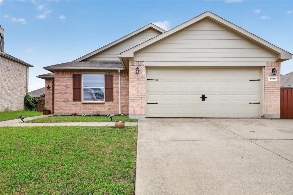 2019 Limestone Drive, Grand Prairie