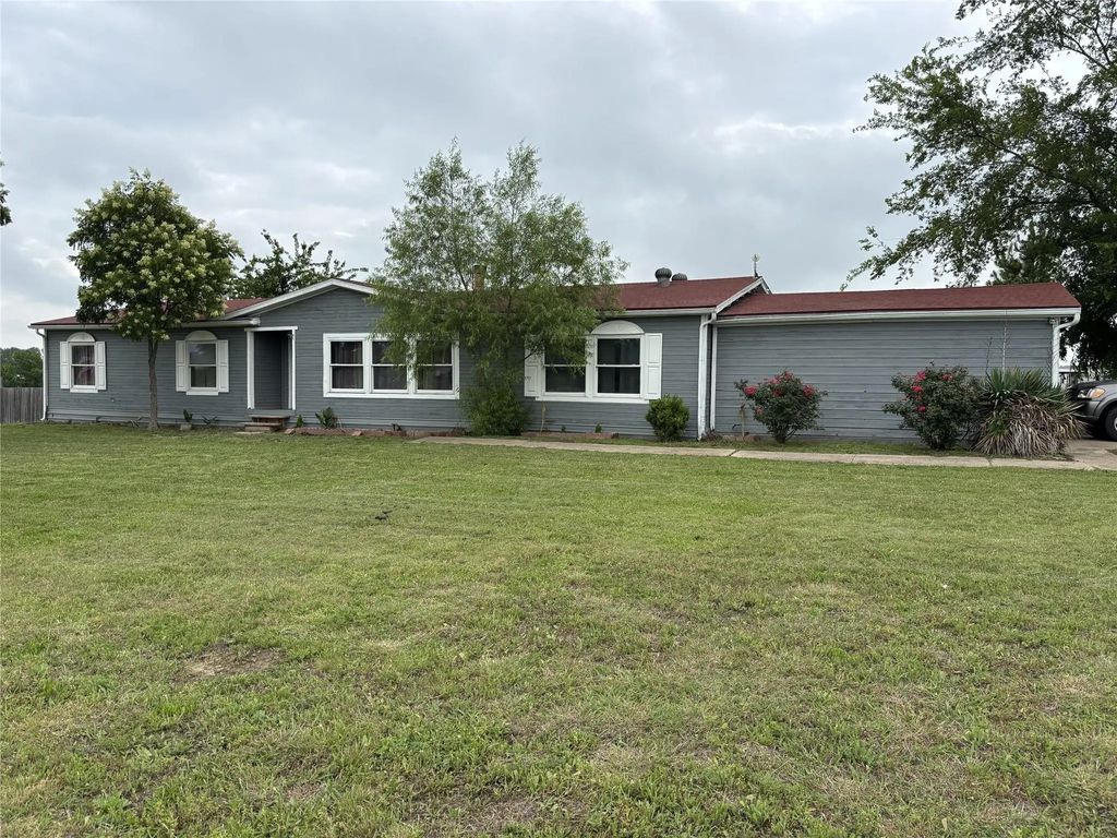 1760 County Road 2277, Quinlan
