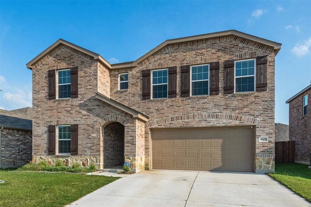 4437 Benham Drive, Fort Worth