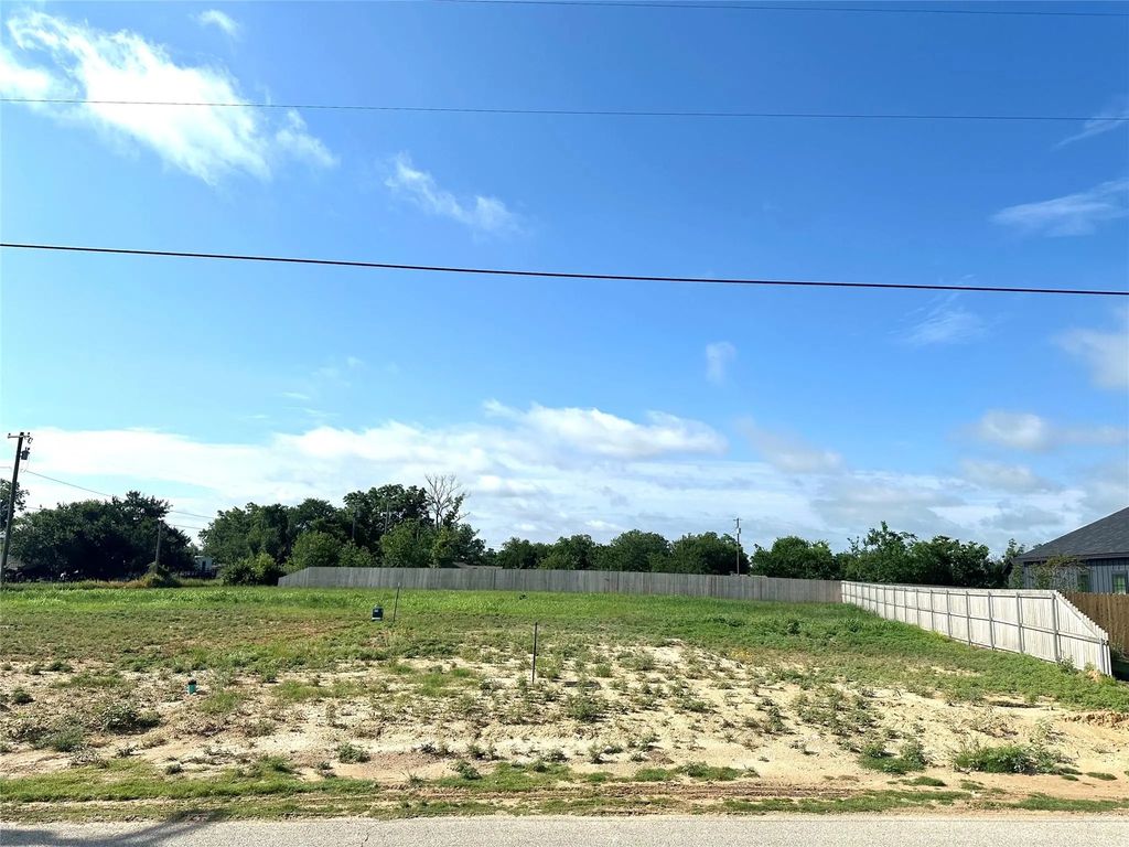 1006 E Highland Avenue, Comanche