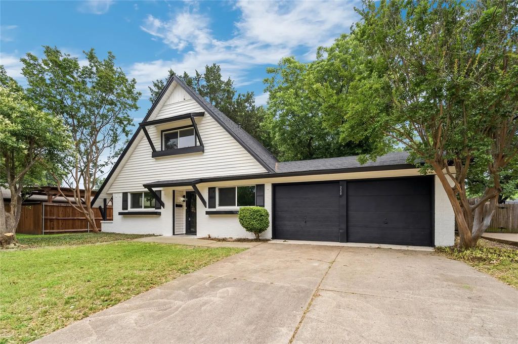 220 Robert Street, Burleson