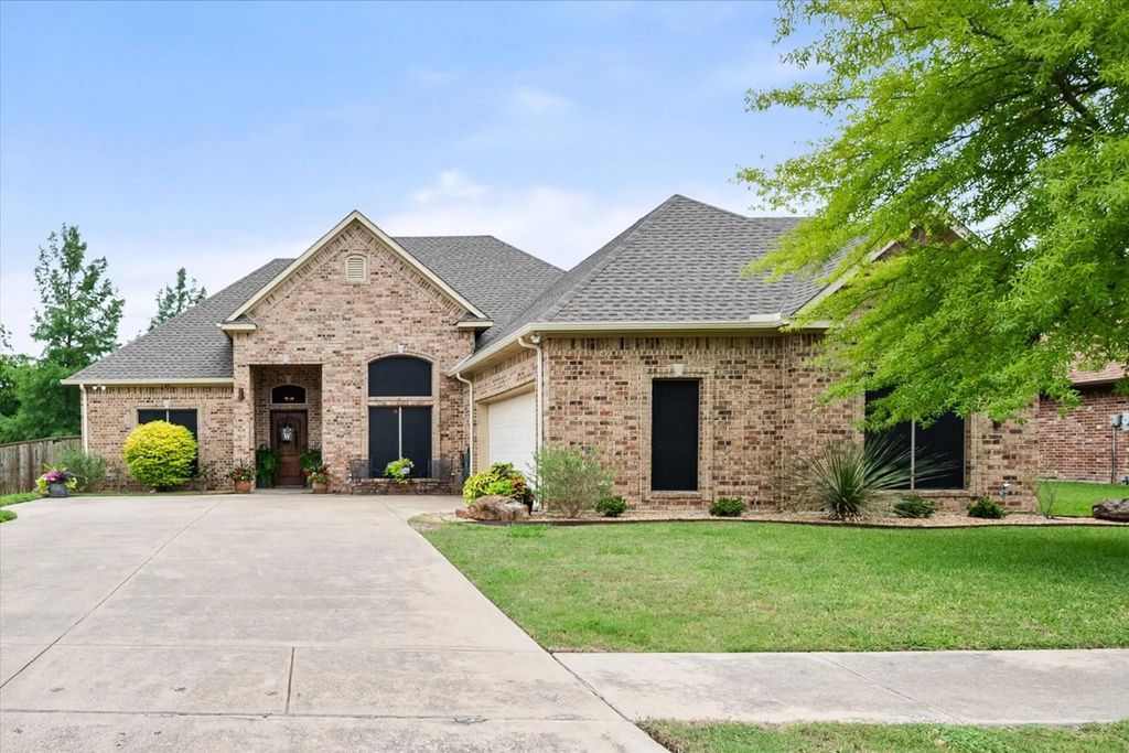 1103 Louise Lane, Ennis