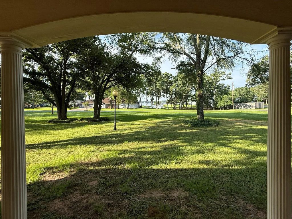 2811 N Shore Drive, Bonham