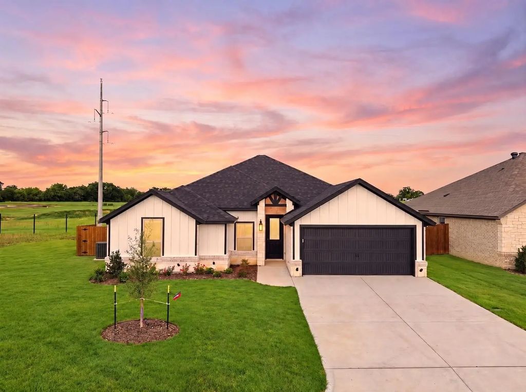 1600 Oleander Drive, Tolar