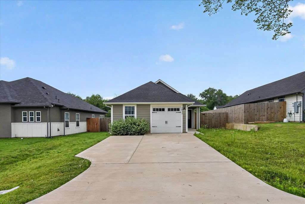 1032 Ray Drive, Denison