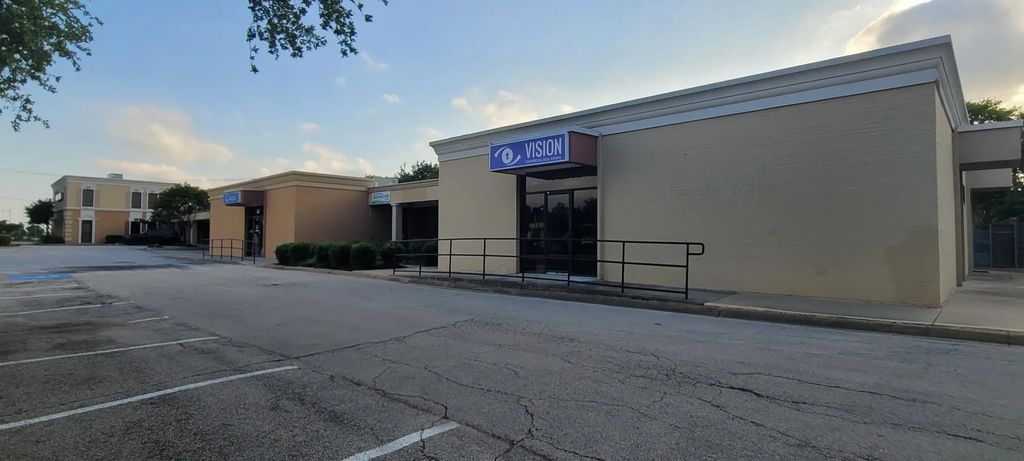 1340 S Main Street, Grapevine
