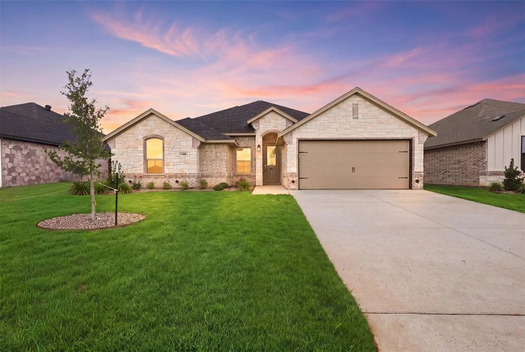 1366 Oleander Drive, Tolar