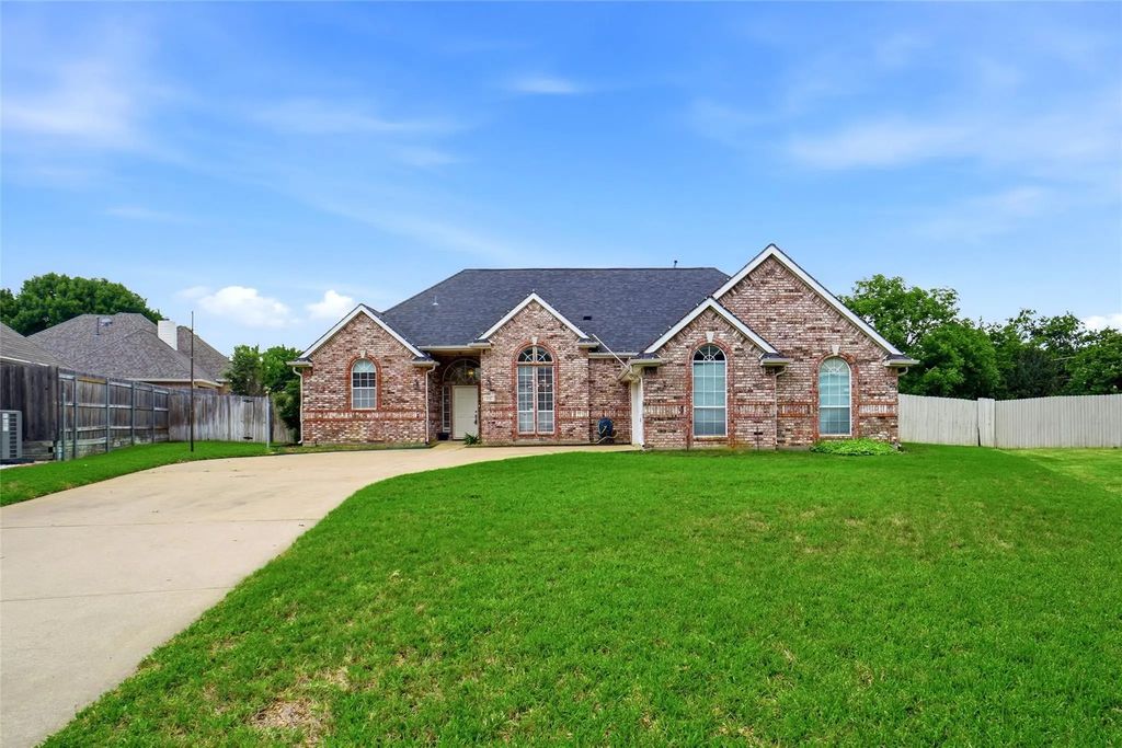1620 Oak Creek Drive, Hurst