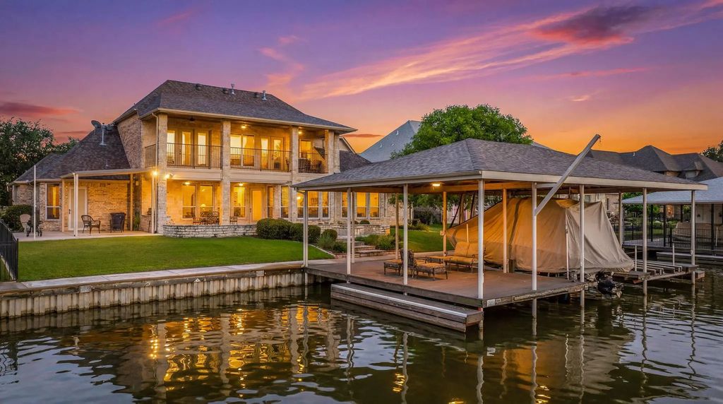 2707 Harborside Drive, Granbury