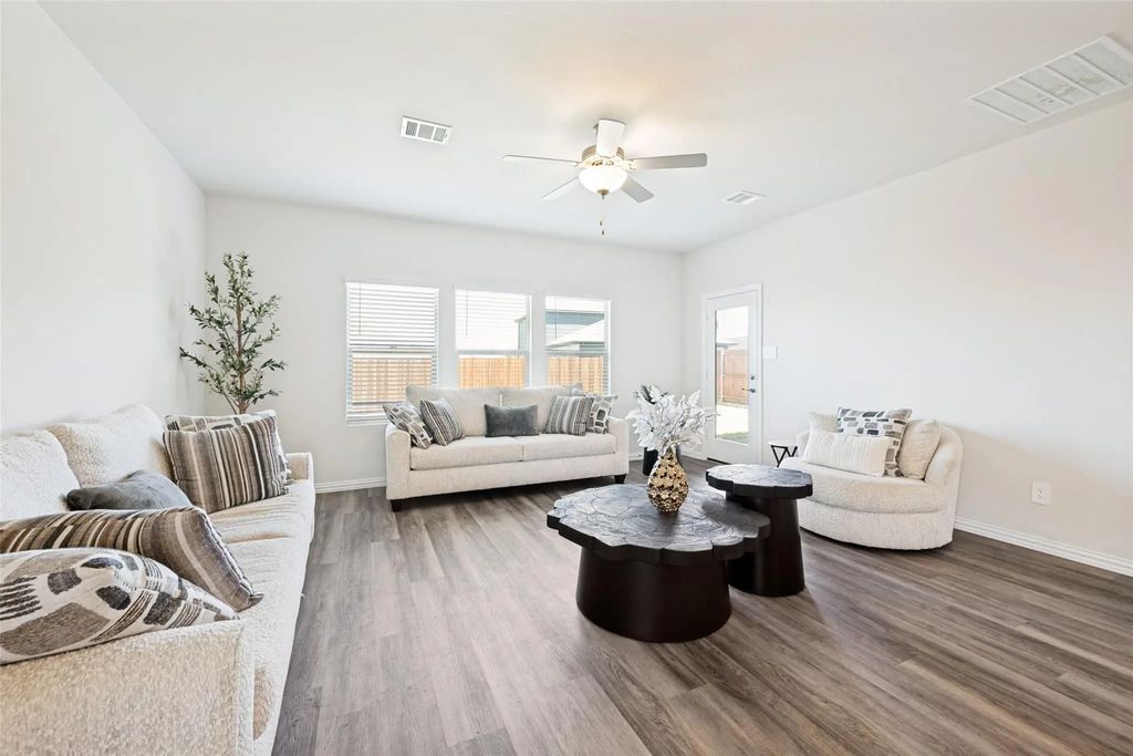 2708 Lopice Lane, Fort Worth