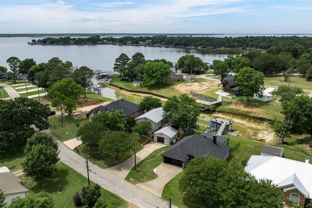 243 Autumn Wood Trail, Gun Barrel City