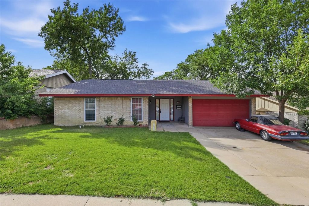 1839 Sherwood Lane, Carrollton
