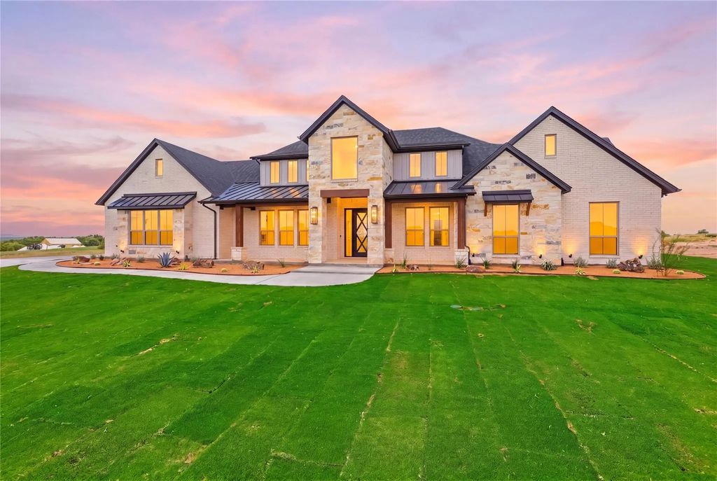 2006 Lindale Lane, Granbury
